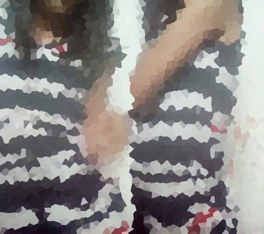 ビラビラ引っ張られながら具まで丸見えにされ不機嫌そうです。。