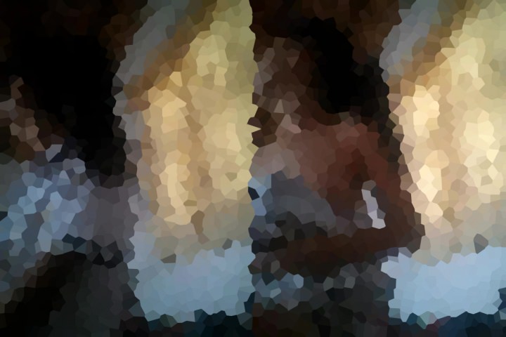 下半身のみ裸になり淫乱オナニーする不思議ちゃん