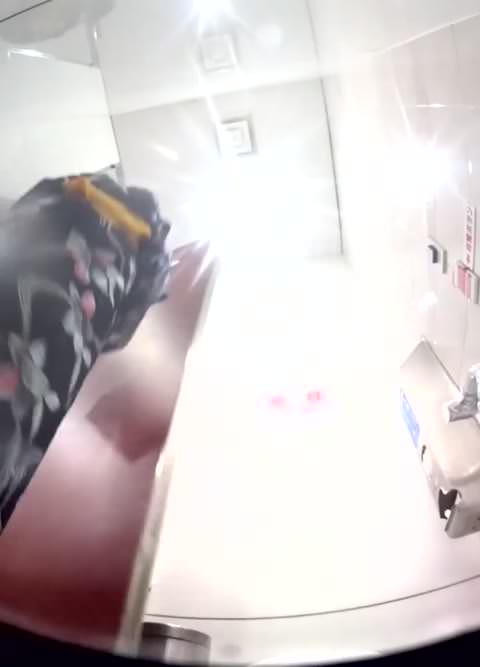 浴衣女性 トイレ盗撮 其の1