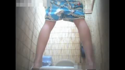 【お宝発見】４カメ美女だらけの◆海の家ヤング＆ギャル♡トイレ 005