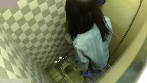 和式トイレ盗撮パイパンJKは必見