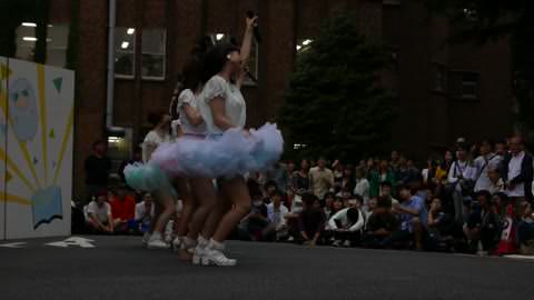 （PC/携帯対応）信じられないハプニング！！（短パンずれ落ちで生パンティ丸見え！！）