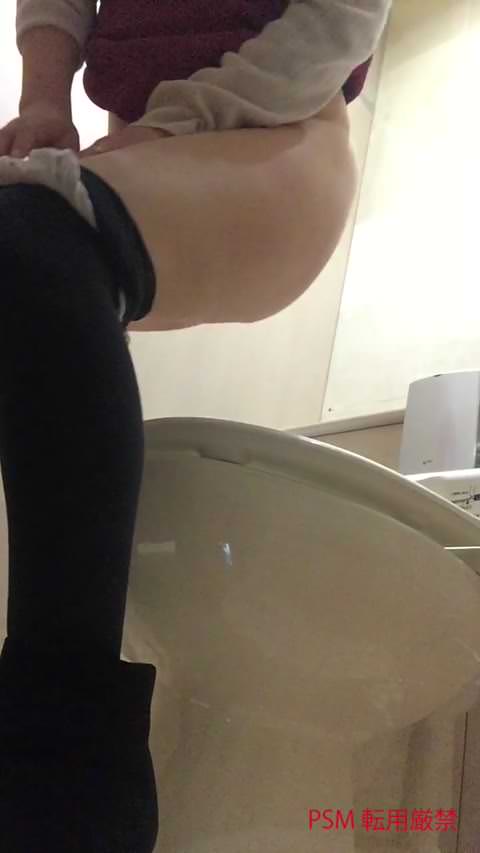 デパートトイレ盗撮！３名収録、ビックリ剛毛、学生制服、デパート受付ガール！！