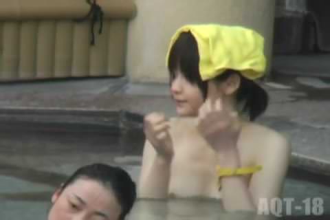 露天風呂、おさげ美少女