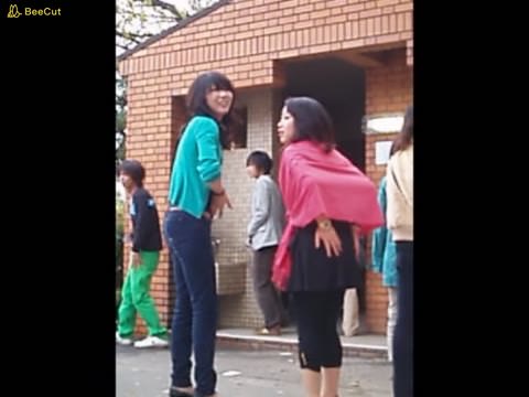 【お花見トイレ行列】股間押さえ撮った！脚長スレンダー美女