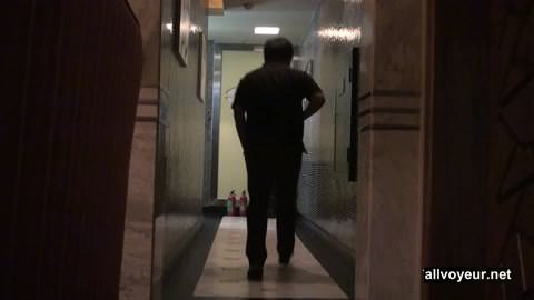 【美人が集まる洗面所】お洒落な異国バー編