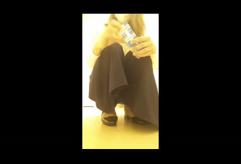 公衆トイレで浣腸２～抜粋～