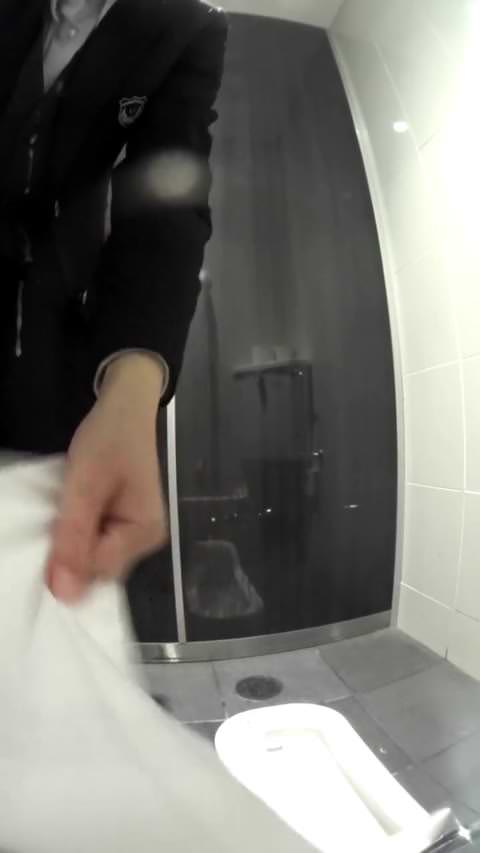 VIPな女子トイレ番外編3 精液がドロォ～っとハプニング