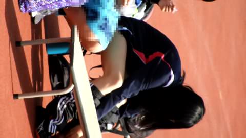 （PC/携帯対応）オナニーの様な仕草をし、何度もパンティの食い込みを直す超美少女！！