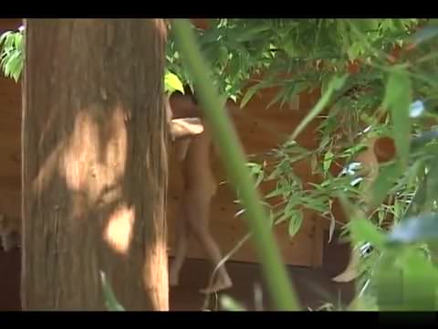 露天風呂で連れションする女性客達