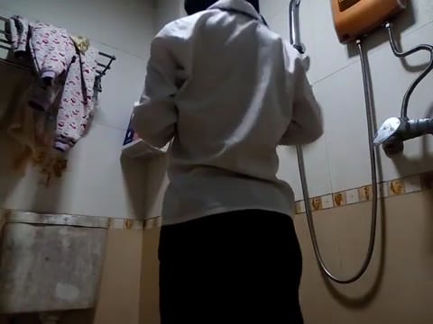 現役よねんせいのシャワー