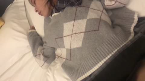 無 睡眠薬をのませてJKをレイプ