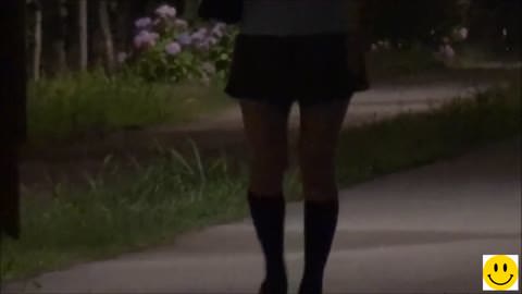 レア・クラス１な美脚ちゃんが深夜の公園で・・・(盗撮)