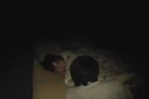 無修正　寝ているｊ●2人の男に犯されル・・