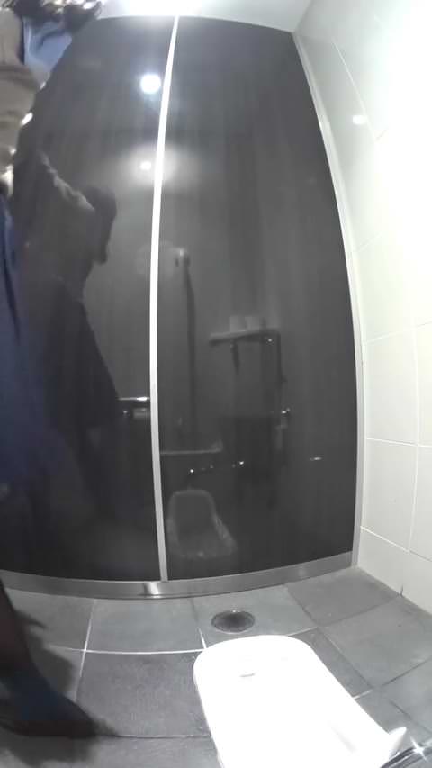 VIPな女子トイレ番外編7 水色が似合う若い女の子大音量お〇っこと黒ストちっぱい乳首