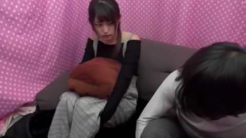 ロリ風美少女）懇願虚しく中出しされて放心状態