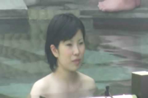 露天の美女たち２