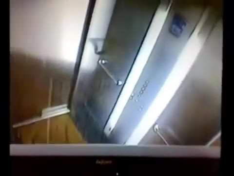 ウンコ×ロシア×エレベーター