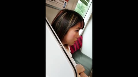 （PC/携帯対応）お宝映像！？音楽バンドのボーカル？担当娘の乳首丸出し！！！