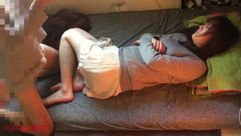 睡眠薬で昏睡眠姦！！意識なく犯される貧乳女！！