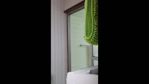 【2本立てオムニバス】【家庭内盗撮 娘のお風呂脱衣を盗撮】【激レア！スパで脱衣する母と娘】1606