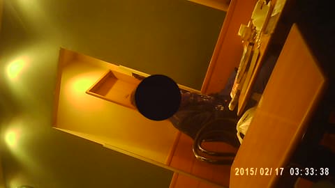 【伝説の盗撮】美女のトイレ、下から見るか？横から見るか？①