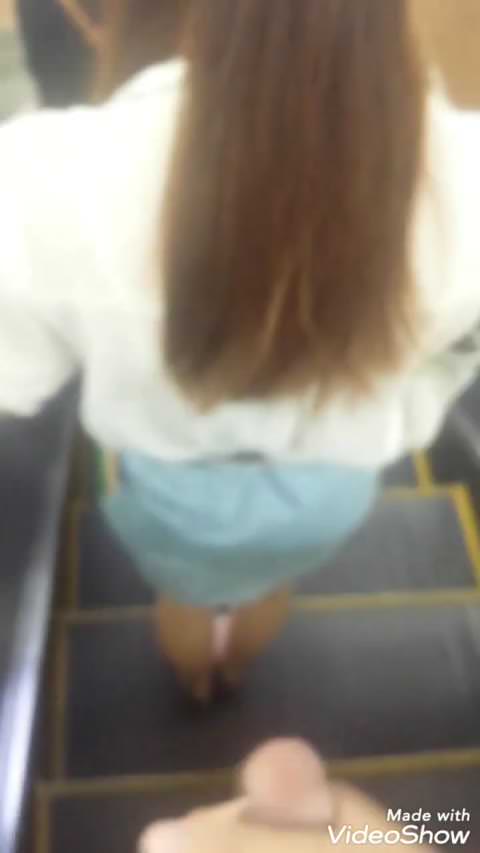 エスカレーターぶっかけ