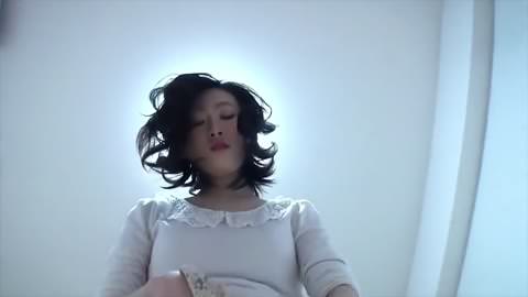 [無]色白スレンダー美女に騎乗位中●し☆突き上げに乳を揉まれて絶頂