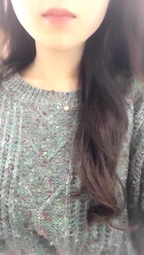 アジアン巨乳素人☆トイレで露出＆放尿自撮り