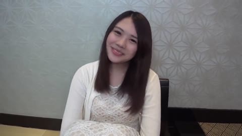 【無】えくぼが可愛い専門学校1年生