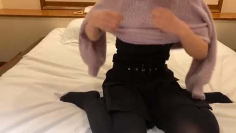 無　中　金髪娘、静かに奥中出しされる