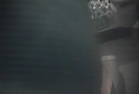 無）気張ってイキんでひねり出す・豪快な聖水シャワー・うんこ