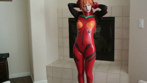 エ〇ァ　ア〇カ　コスプレイヤー　プラグスーツ着衣のままオナニー