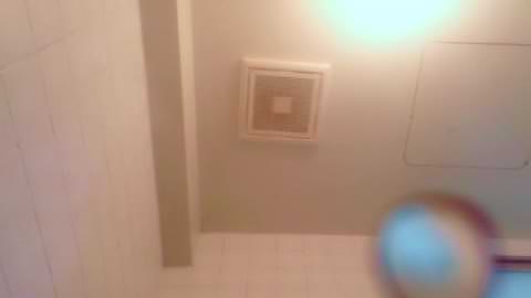 裸で入浴する姉妹