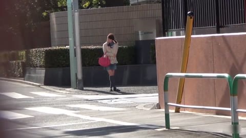 おまんこ広げて野外おしっこ4