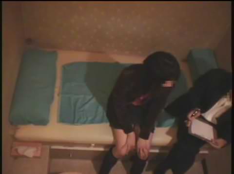 初心な娘が風俗面接に来たので騙して本○している動画