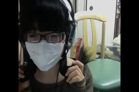 中○生か高○生に見える幼い女の子のライブチャット