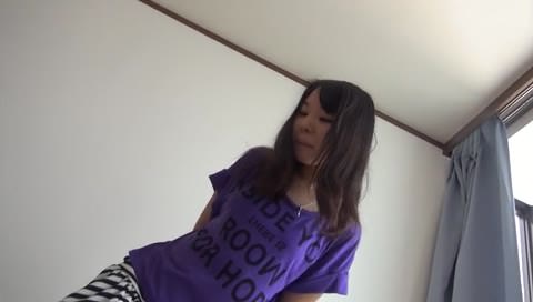 日焼け跡が残る元気な女の子。