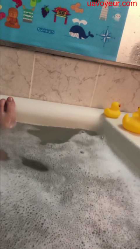 ●村●奈 中学の頃の友達にエロ目線で撮影された入浴秘映像