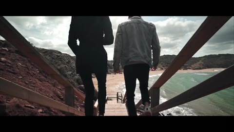 【韓国】海辺・崖の上でハメるカップル…彼女美人／高画質／撮り慣れてる…【射精まで】