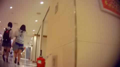 中はエロい制服娘