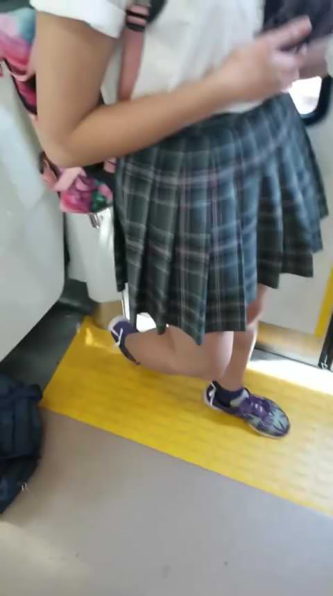 超絶美少女の純白パンティ