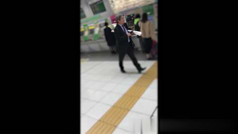 [制服JK]微バレ？カメラ目線頂きましたっ