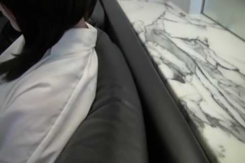 無愛想。「キモ」とかほざく小娘。