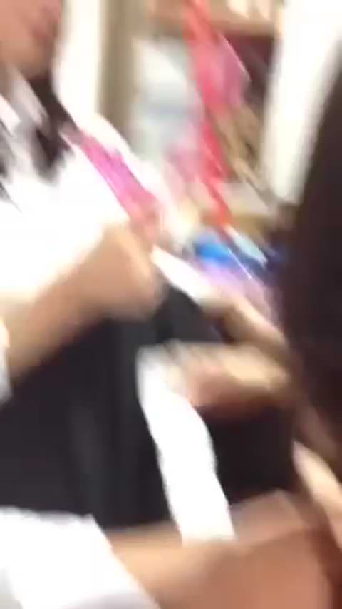 エミリと顔バレした男子生徒によるイジメ