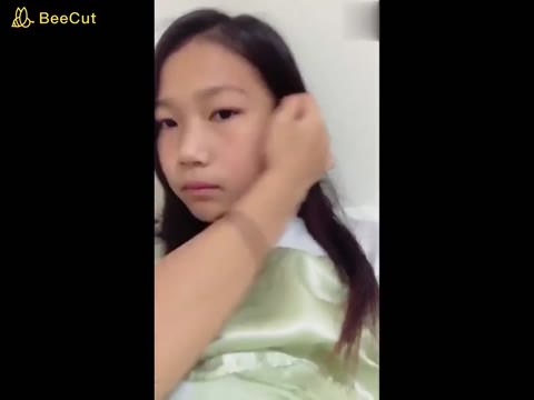 超激カワＪＫが奇跡のおっぱいポロリ！！！