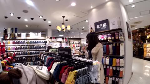 新作FHD!!アソコを守るドスケベな食い込み！お色気ＭＡＸ、真冬の巻き髪天使！