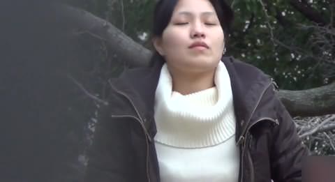 白昼野外で誘惑するヒップ痴女たち②