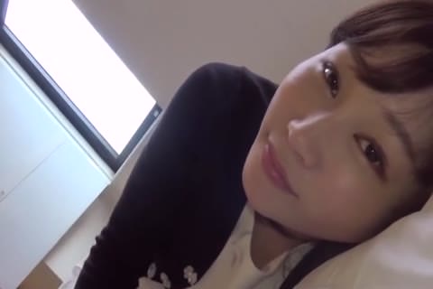 無　寝起きの美少女【生ハメ中出し】