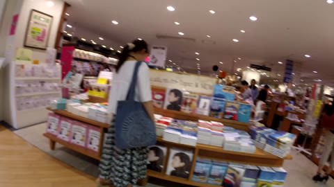 【英雄一般作】これまたナイス美人な大阪姉様～淡めのパンティ通報された場所～